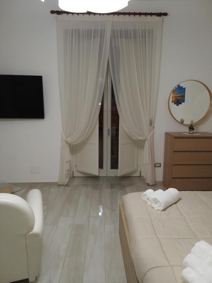 Al Teatro Verdi Luxury Apartment Salerno Exterior photo