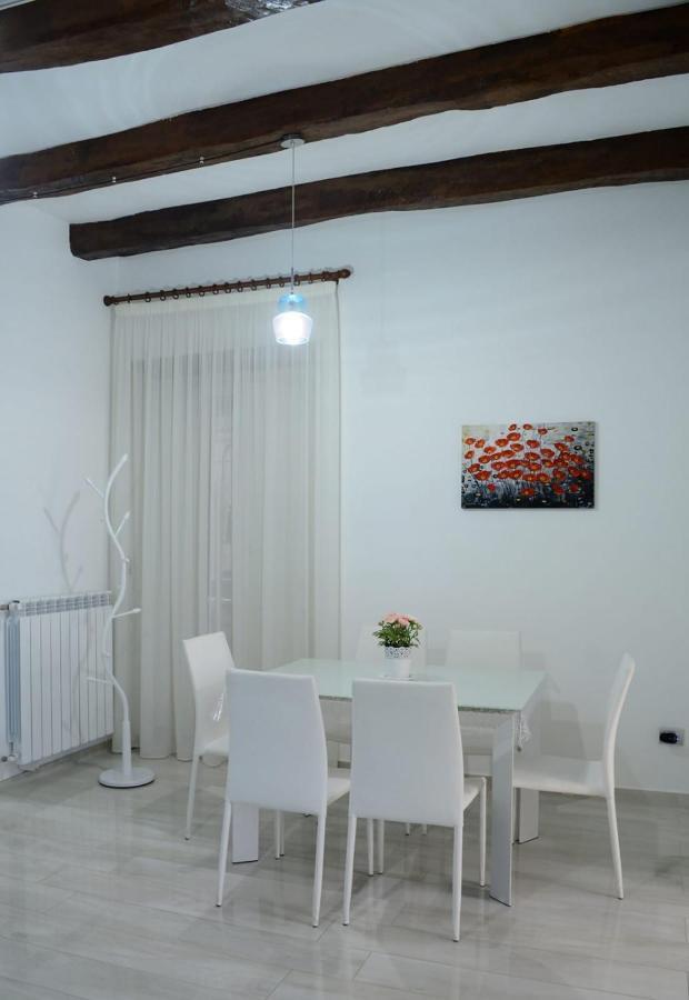 Al Teatro Verdi Luxury Apartment Salerno Exterior photo