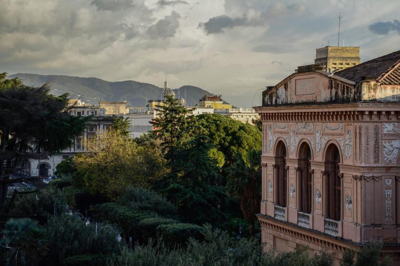 Al Teatro Verdi Luxury Apartment Salerno Exterior photo